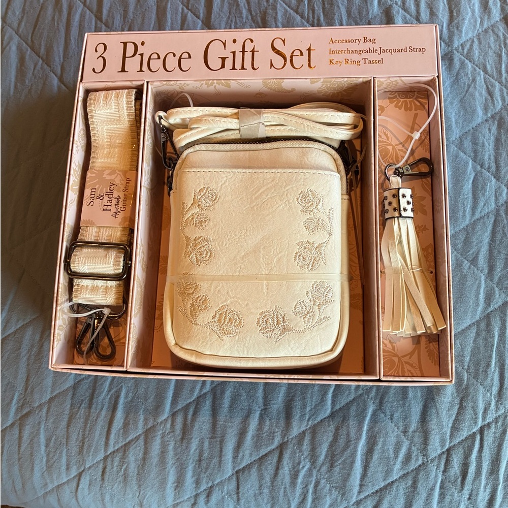 3 Piece white Accessory Bag Set